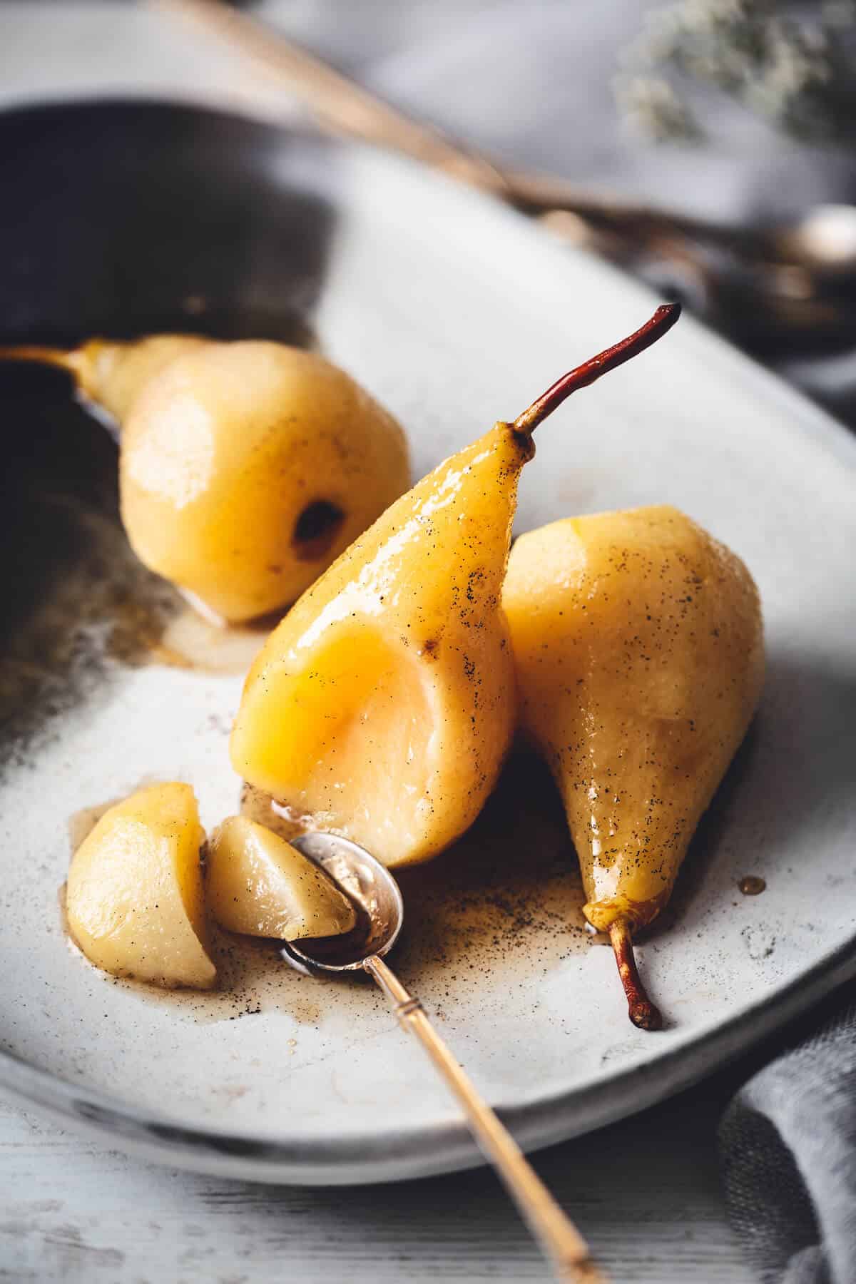 Poires Rôties au Miel, Vanille et Vin Blanc